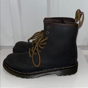 DR MARTENS Youth Wildhorse Leather boots